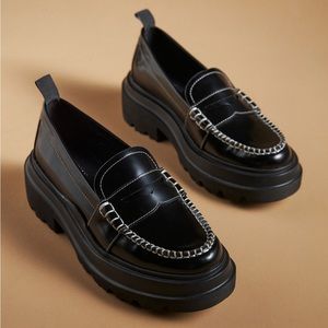 New in box G.H. Bass platform lug loafers